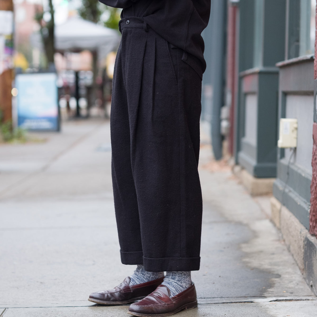 Double Pleated Cropped Trouser in Black Cotton-Silk Brushed