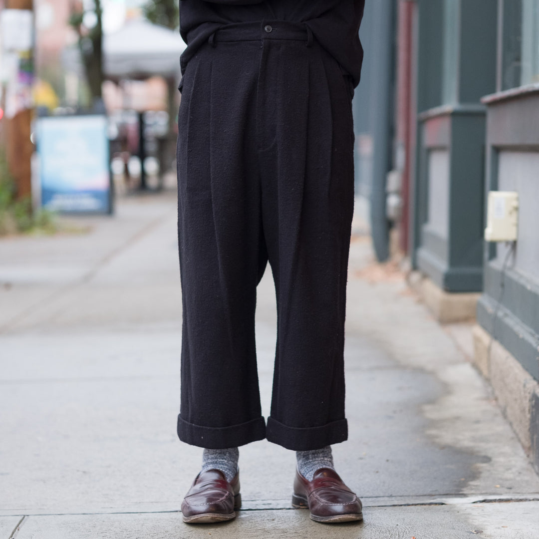 Double Pleated Cropped Trouser in Black Cotton-Silk Brushed