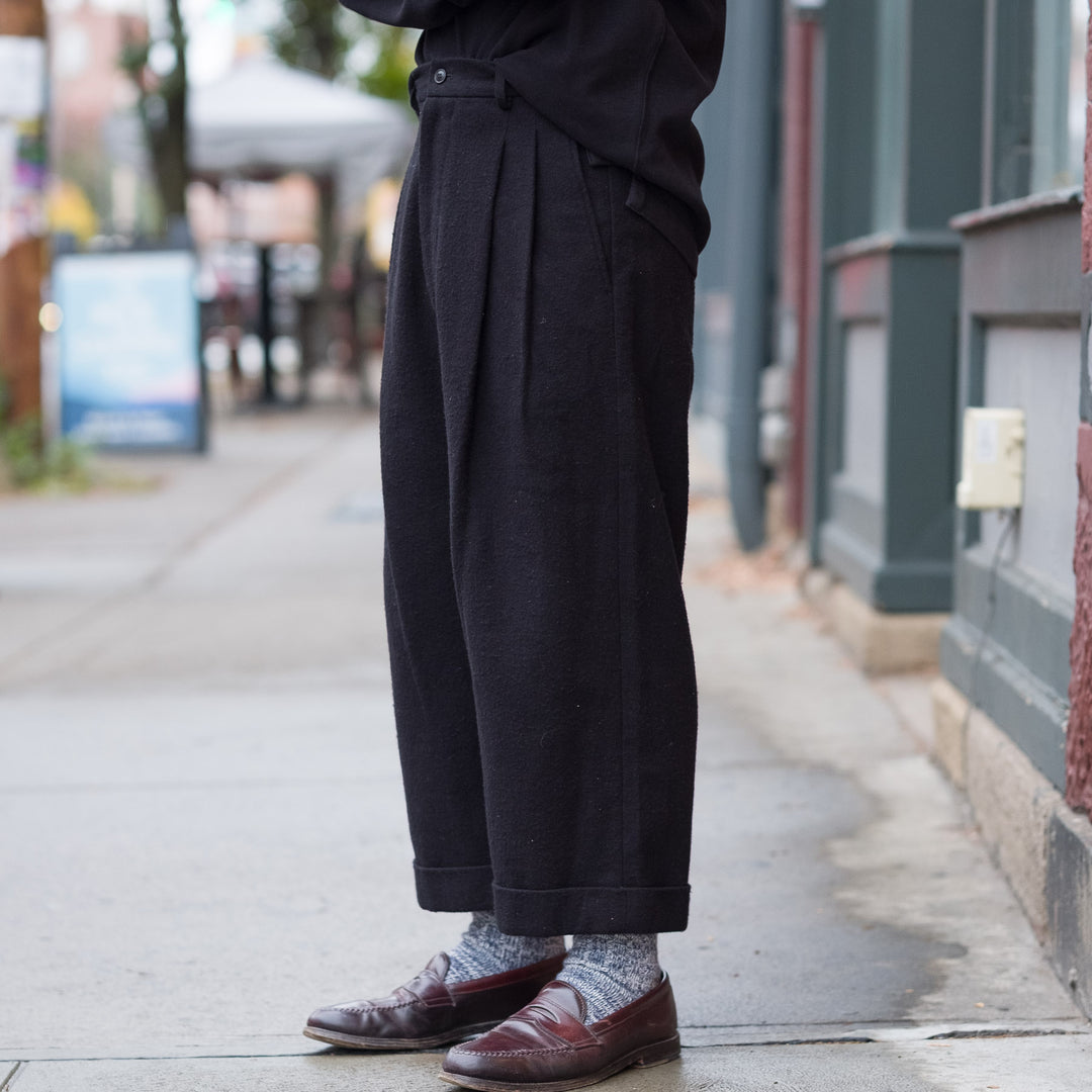 Double Pleated Cropped Trouser in Black Cotton-Silk Brushed